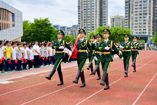 超燃！原天安門國旗護衛隊走進倉山校園
